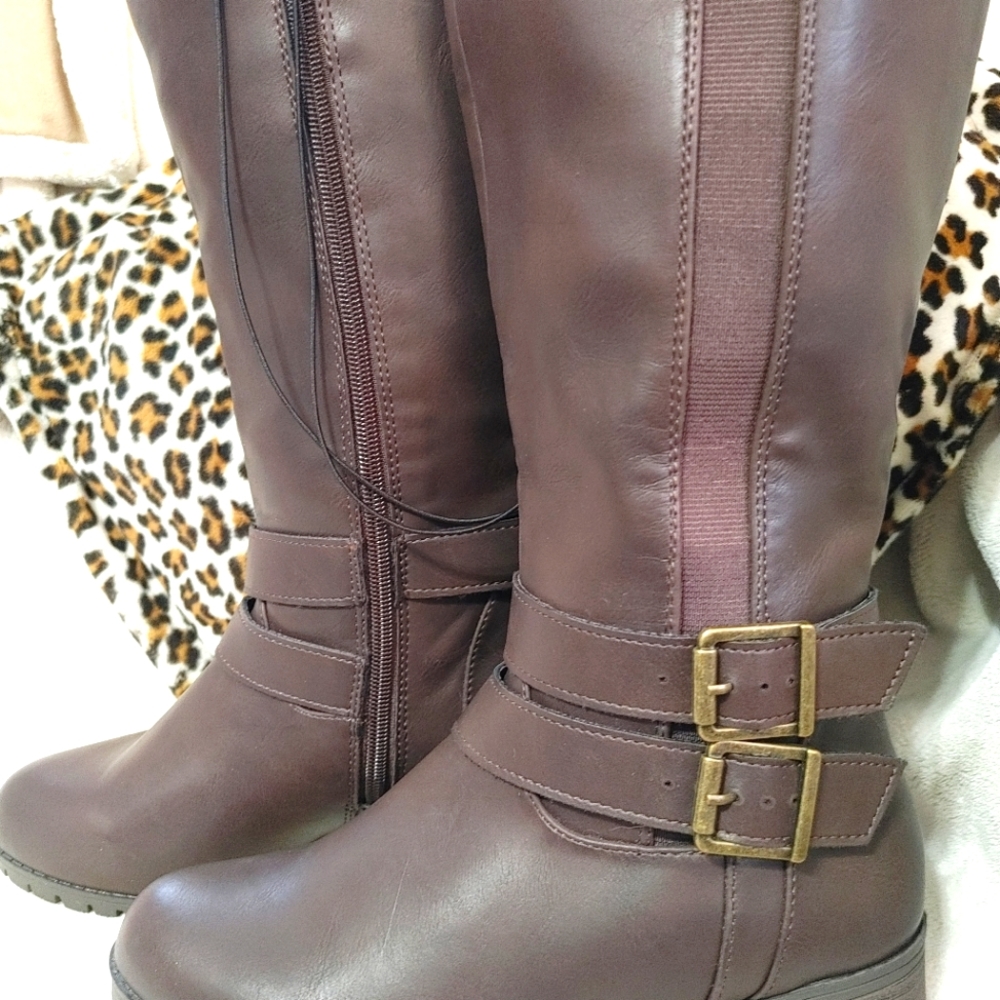 NWT WOMEN'S SOLID BROWN BOOTS!!